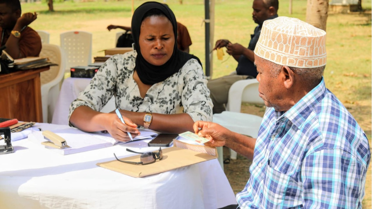 WANANCHI WAJITOKEZA UZINDUZI KLINIKI YA ARDHI MTWARA