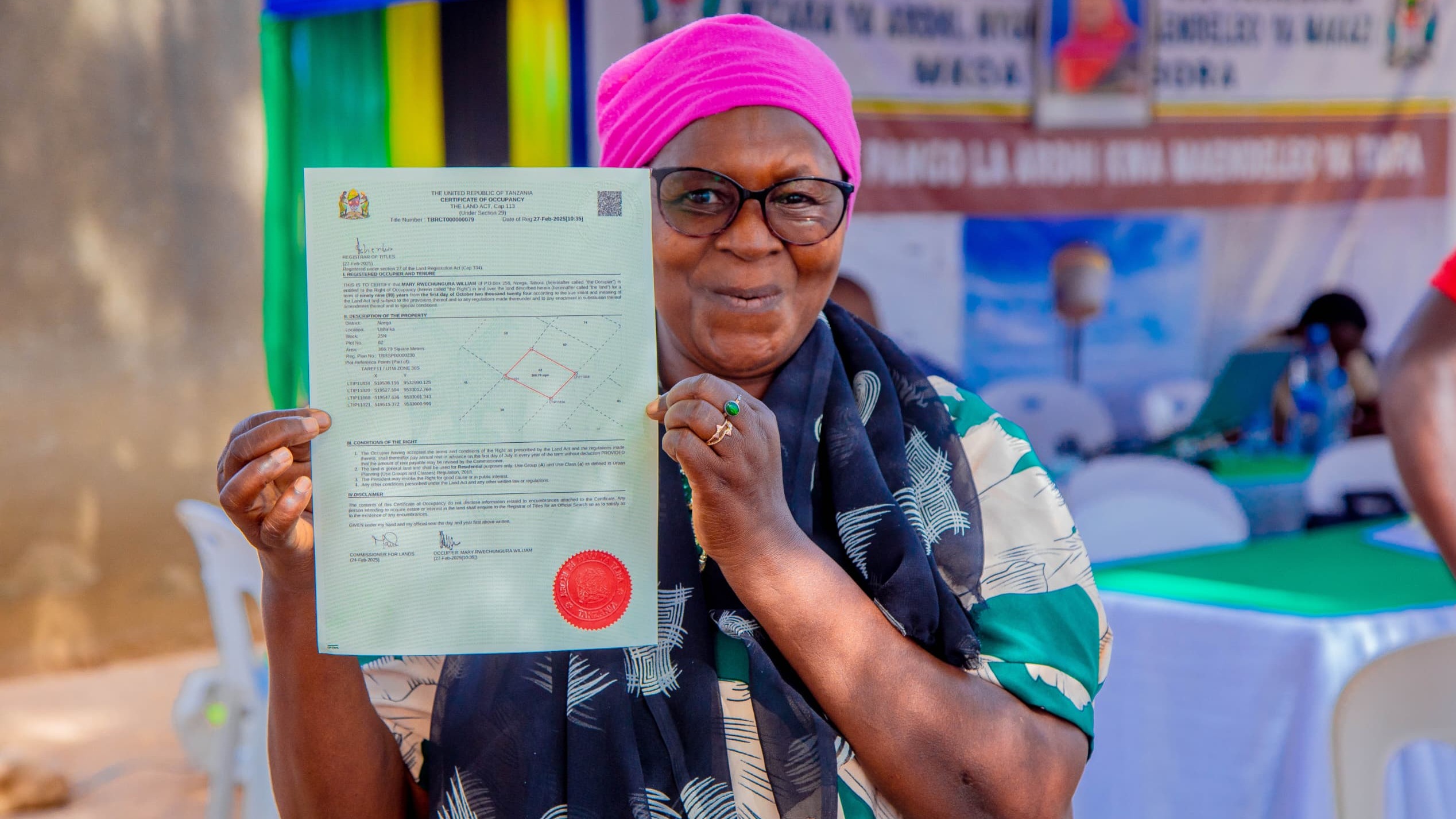SERA YA ARDHI YATEKELEZWA KWA VITENDO: WANAWAKE NZEGA WANUFAIKA NA HATI MILIKI ZA ARDHI