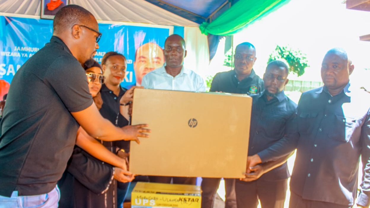 OFISI YA ARDHI MJI IFAKARA YAPATIWA VIFAA VYA TEHAMA KUBORESHA UTENDAJI