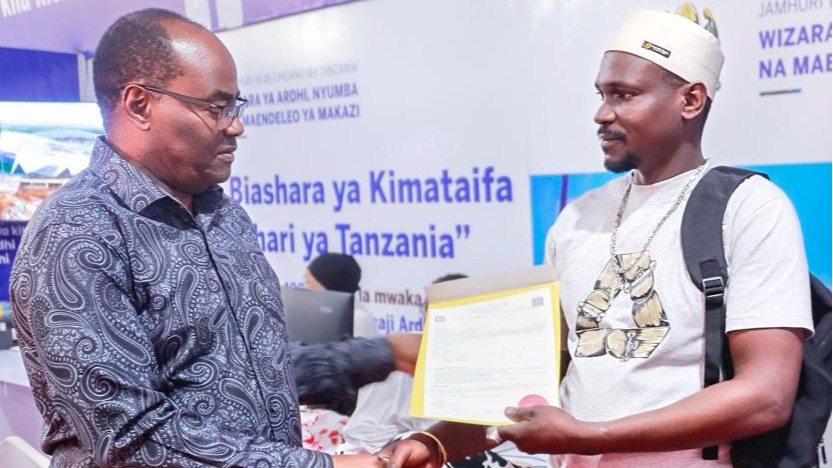 WIZARA YA ARDHI YATOA HATI ZAIDI YA 470; WAZIRI DKT. AKWILAPO, AHIMIZA UFANISI, HAKI NA WELEDI KATIKA UTOAJI WA HUDUMA