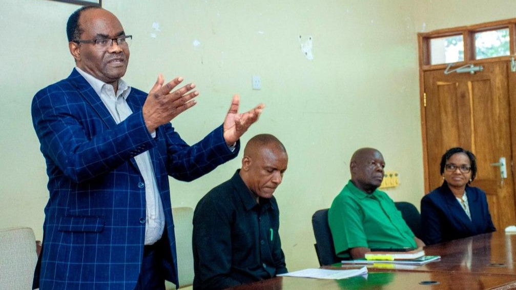 ''MSITOE MAAMUZI YA KUWAFURAHISHA WATU''- DKT AKWILAPO