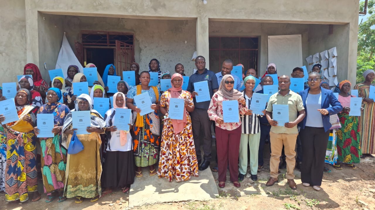 WANANCHI 324 NGEA WAKABIDHIWA HATI ZA KIMILA KUIMARISHA UMILIKI WA ARDHI NA UHIFADHI MAZINGIRA