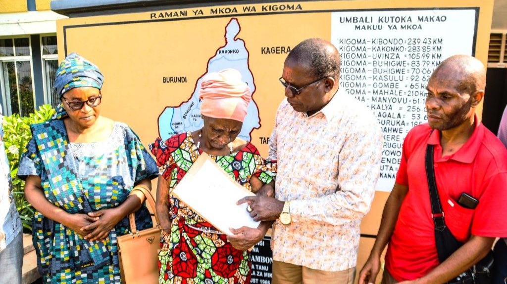 PINDA AMREJESHEA NYUMBA BIBI ALIYOIHANGAIKIA KWA ZAIDI YA MIAKA 10 KIGOMA
