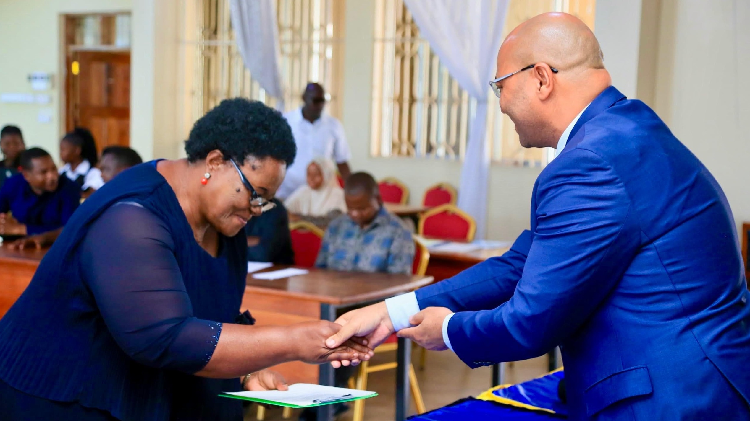WAJUMBE WA MABARAZA YA ARDHI WILAYA TATU ZA MWANZA WAAPISHWA, WATAKIWA KUTENDA HAKI