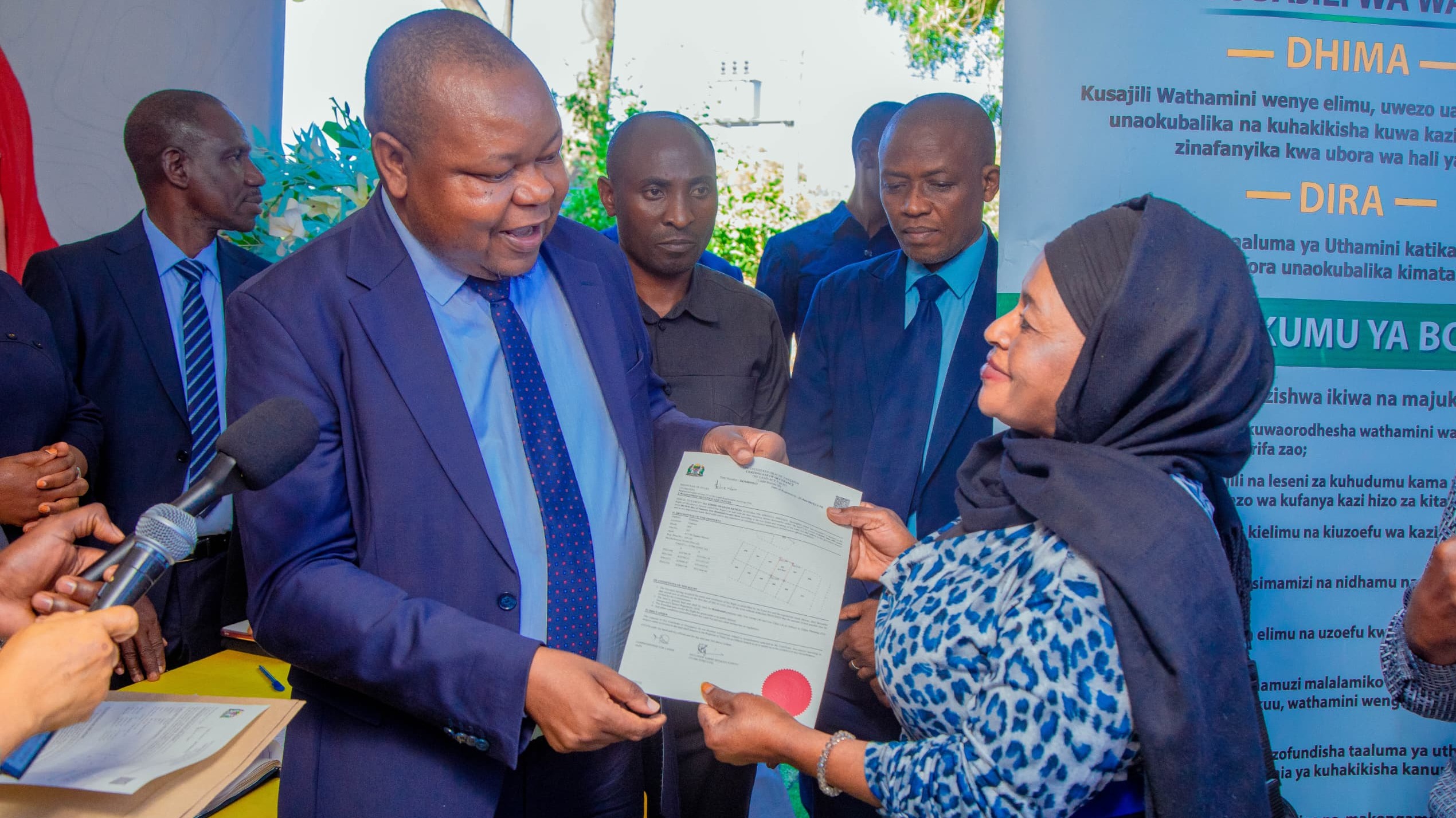 PROF. SHEMDOE AAGIZA WIZARA YA ARDHI KUONGEZA MUDA WA KLINIKI, ZAIDI YA WANANCHI 1,300 WANUFAIKA NA KLINIKI HIYO YA ARDHI