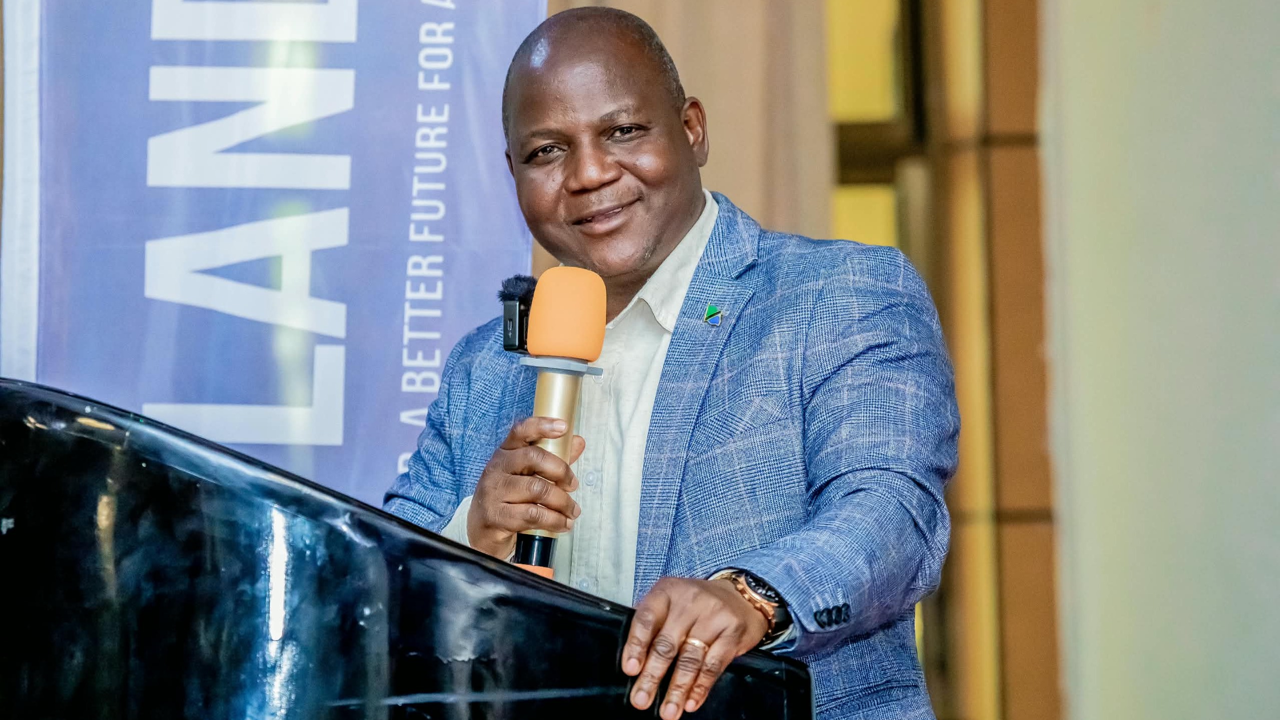 WANAWAKE, MAISHA HAYANA HISANI; MILIKINI ARDHI — MMUYA